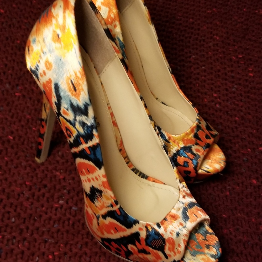 Heels - Picture 2 of 3